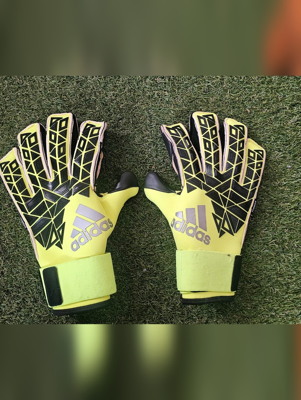 Goalkeeper Gloves Adidas Size 8 - Picture 3 of 4